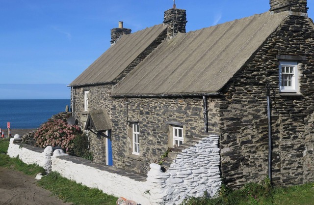 Cottage Close To Beach With Sea Views