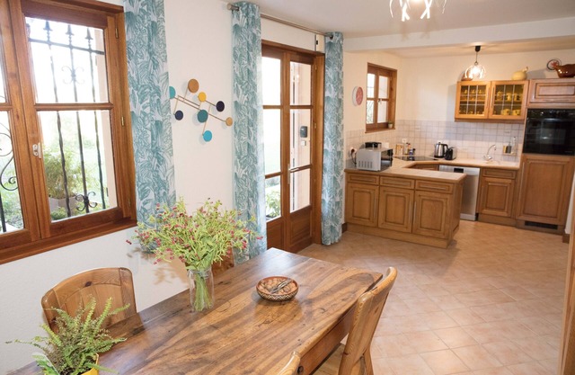 Cottage A MID-WAY 5 min from Tournus and Cuisery