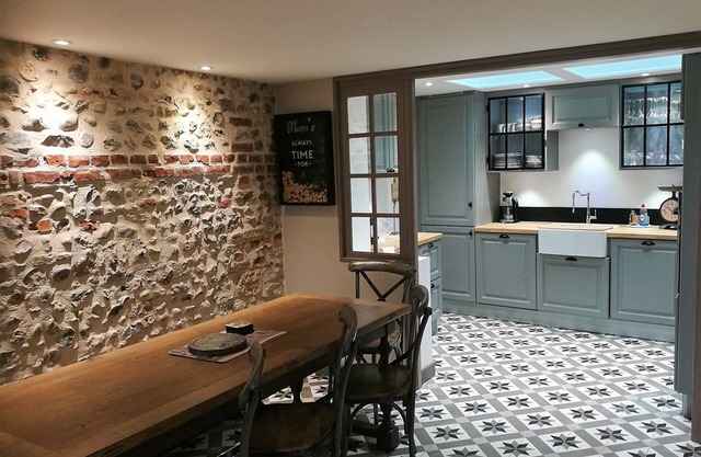 Cottage view bay renovated with style & charm 8 p.