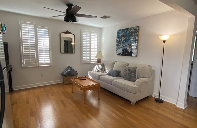 Cottage home 20 mins from NOLA French Quartern