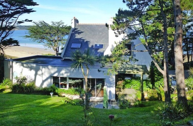 Cottage in Locquirec with Beach Access