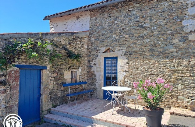 Cottage in medieval Vouvant with private parking, 4 bedrooms