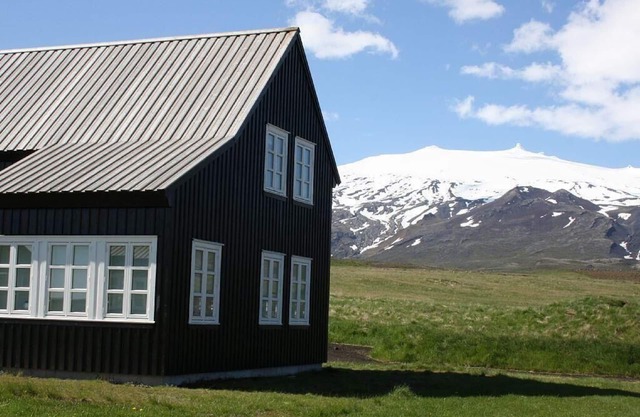 Cottage in picturesque surroundings in Iceland