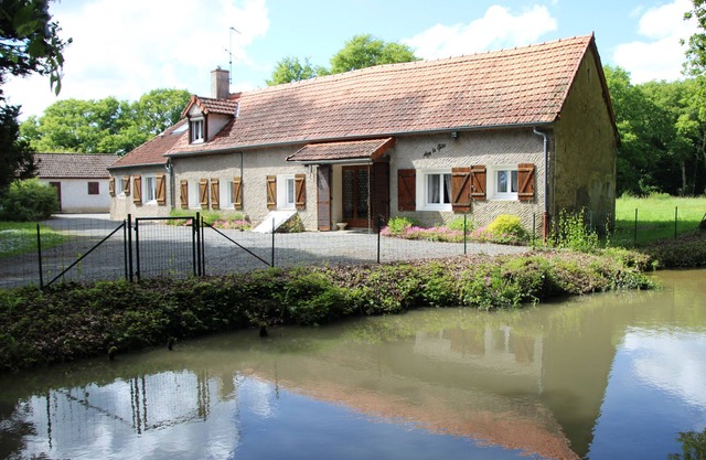 cottage in the countryside near the Magny Cours circuit