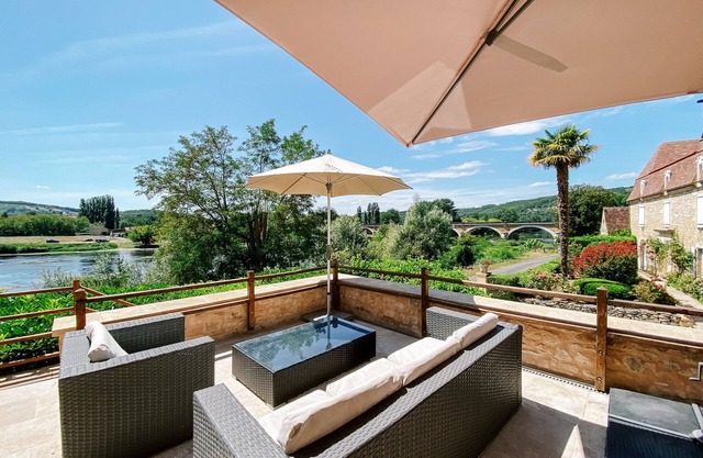 Cottage L'Enea Terrasse, Penthouse River View, Family Treat with Pool & Gardens