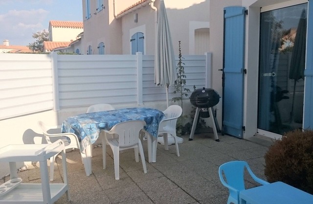 Cottage near the beach for 6 people