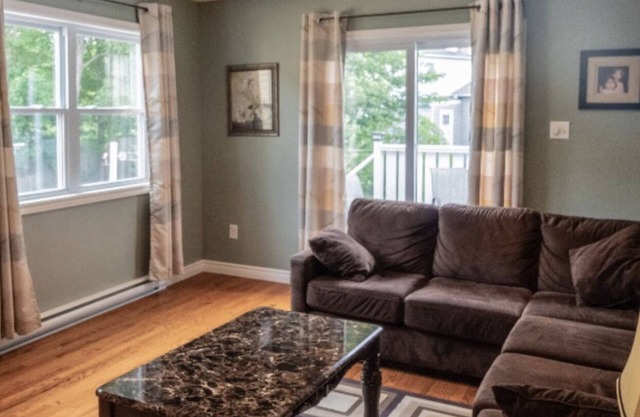 Cottage on Abraham, patio with BBQ, larg backyard