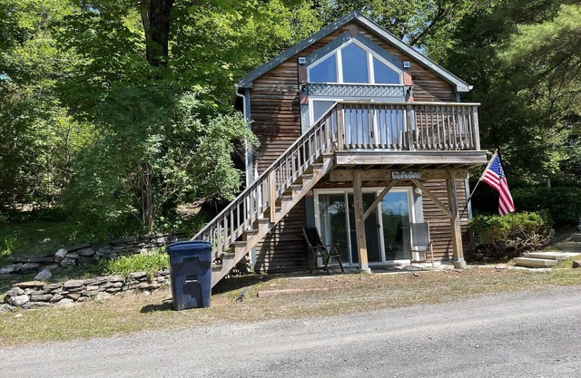 Cottage on east side of Lake Bomoseen, on-site boat slip included