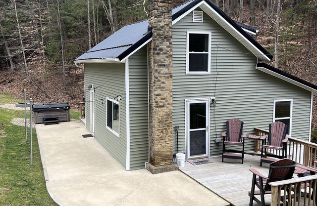 Cottage on the Creek nPeaceful Stay Loudonville, Ohio. NEW HOT TUB