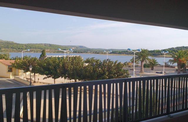 Cottage pond side, architect house, beautiful view of the pond Gruissan