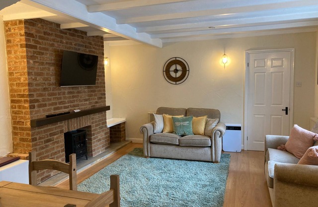 Cottage-Private Bathroom-Rosedale