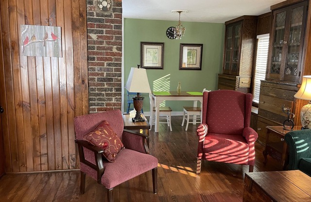 Cottage type private house in quiet neighborhood