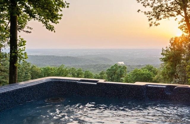 Cottage w/Hot Tub and 100-Mile Valley Views!
