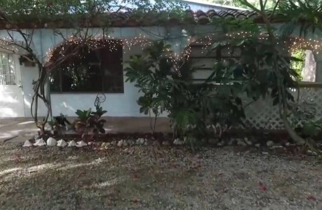 Cottage w/waterfront & Kitchen/livingrm · Wht Beach 5 min paddle!SEASIDE COTTAGE Non Smokers