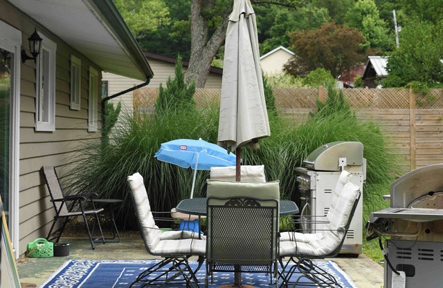 Cottage w/Yard + Grill ~ 21 Mi to Hocking Hills!