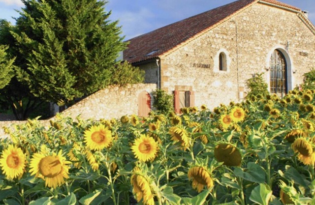 Cottage with beautiful view in a barn renovated with heart and taste.