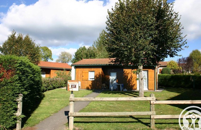 Cottage with Fireplace, Terrace and WiFi - Pets Welcome