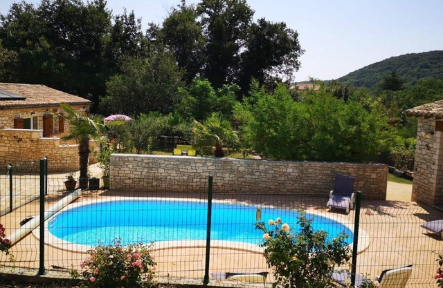 Cottage with swimming pool near St Martin d'Ardèche, between Cèze and Ardèche.