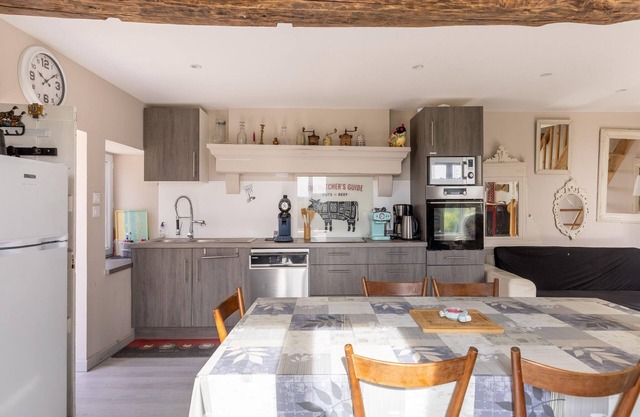 Cottage with independent studio in Molesme