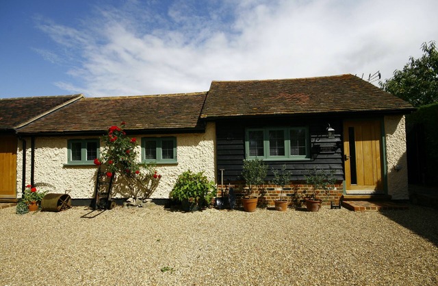 Cottage With Private Terrace, Garden Views Set In A Pretty Courtyard