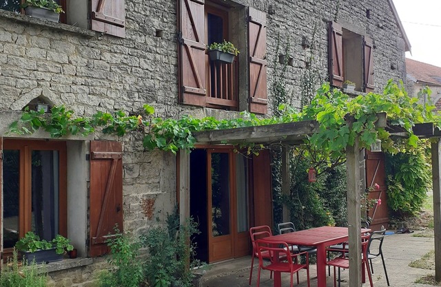 cottage with swimming pool and nordic spa in burgundy