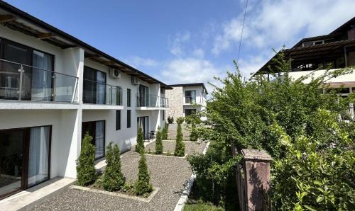 Cottages - Townhouses
