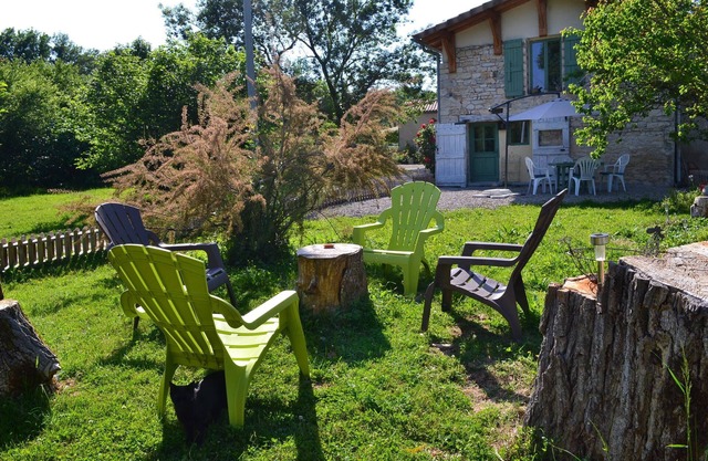 Couanac, cottage in the countryside with swimming pool