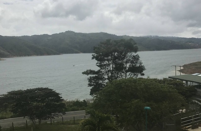 Country house on Lake Calima to rest a weekend