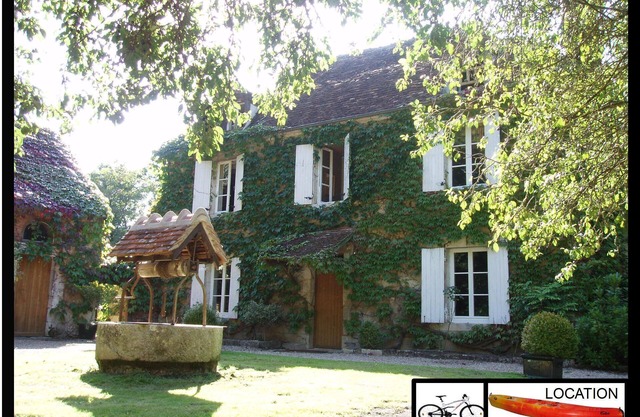 COUNTRY GITE WITH SWIMMING POOL ON RIVER BANK
