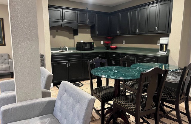 Country Hearth Inn & Suites Augusta