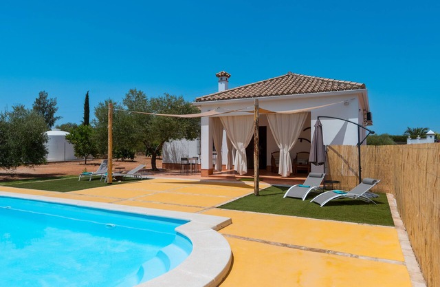 Country House 'La Alquería' with Private Pool, Wi-Fi and Air Conditioning