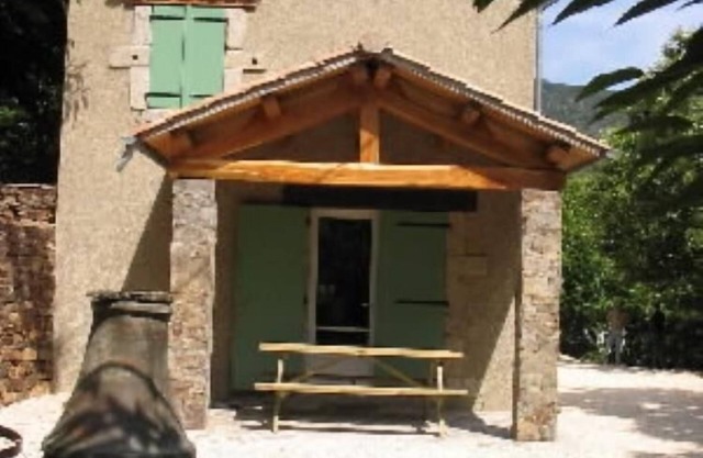 country holiday home - St-Mélany