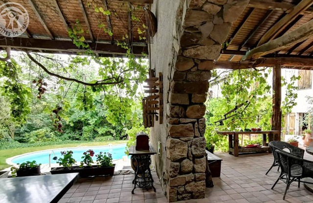 Country House with Private Pool and Pets Allowed, 9 people