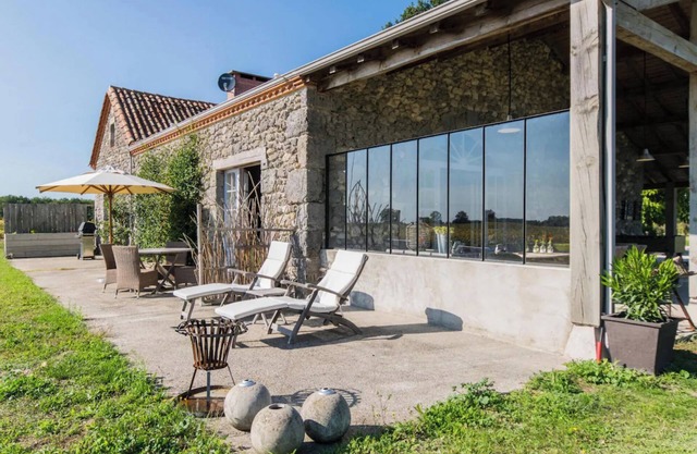 Country House 'Petit Manoir Penan Avec Piscine' with Private Pool, Private Terrace and Wi-Fi
