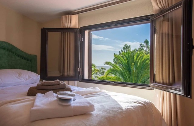 Country House 'A House with A View' with Sea View, Wi-Fi and Air Conditioning