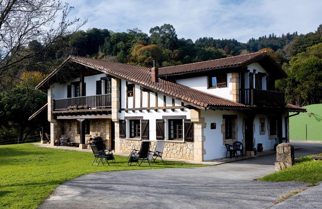 Country House 'Artizarra' with Mountain View, Private Terrace and Wi-Fi