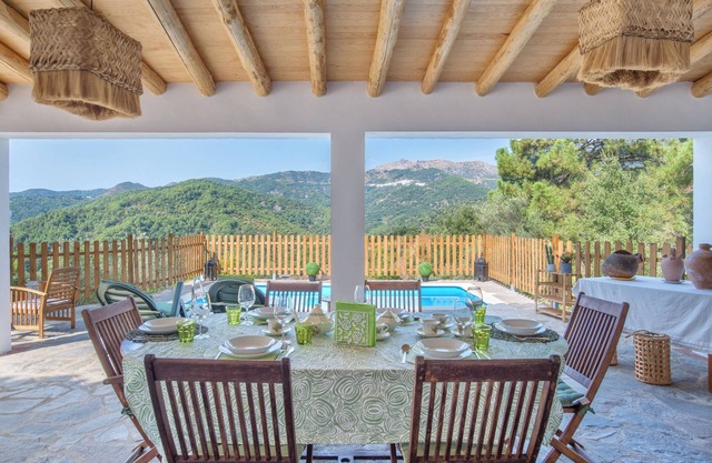 Country House "Casa Rural Monte Dios" in the Mountains with Pool and BBQ