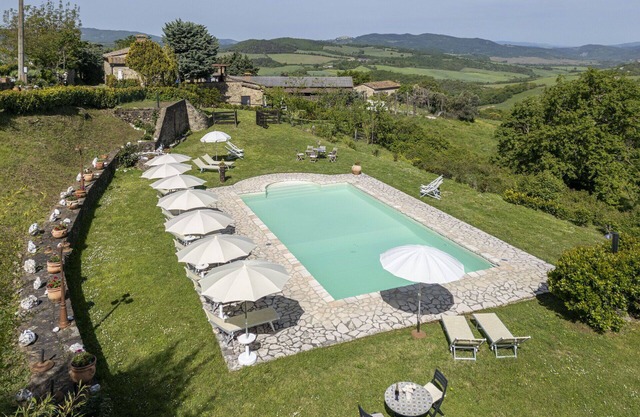 Country House/Farm House in Radicondoli with 3 bedrooms sleeps 7