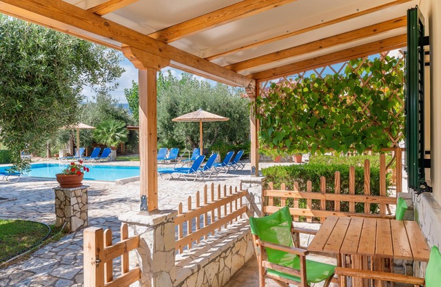 Country House 'Maisonette with Private Patio 1' with Mountain View, Wi-Fi and Air Conditioning