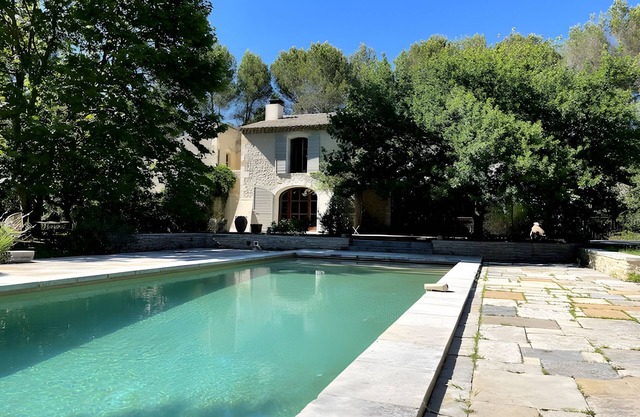 Country House 'Mas Des Cigales Et Roulotte Lambesc' with Private Pool, Wi-Fi and Air Conditioning