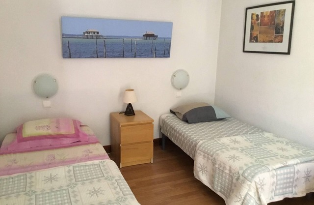 Country house with large garden and swimming pool, 12km from beach and lake
