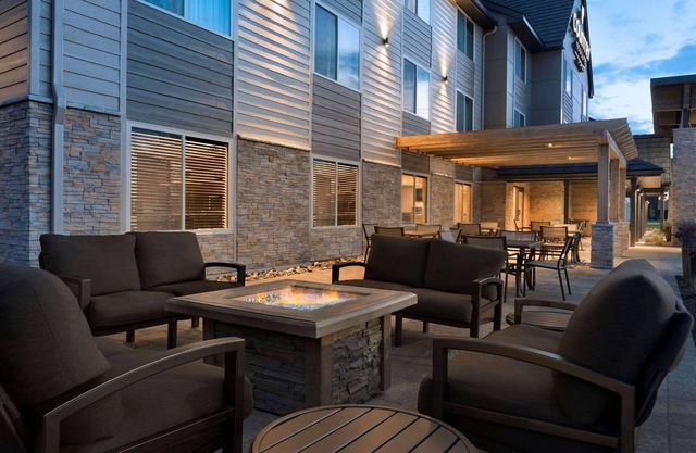 Country Inn & Suites by Radisson, St. Cloud West, MN