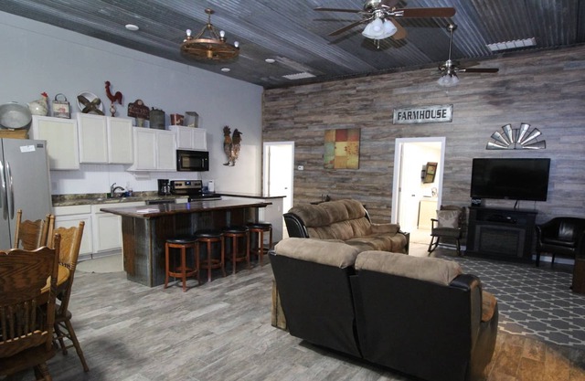 Country Living 15 Minutes From Downtown Tulsa