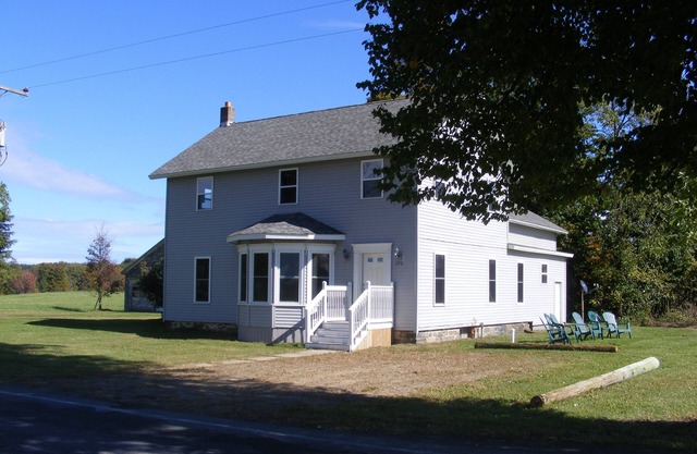 Country Lodge Perfect For Fishing, Snowmobiling and Relaxing