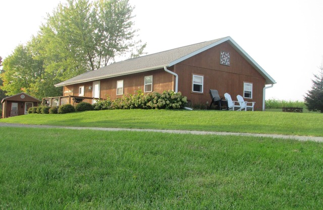 Country Pines Cottage - 1000 SQ/FT in the country - Peaceful & Relaxing
