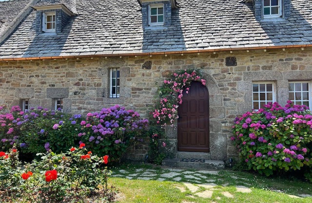 Country-style manor house with sea view and sauna