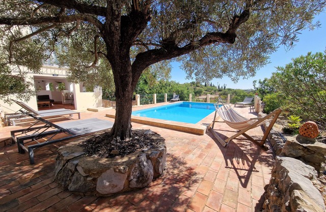 Country Villa with 3 bed Rooms Private Pool + Free WIFI