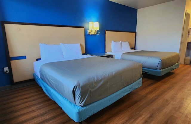 Country Yard Inn and Suite