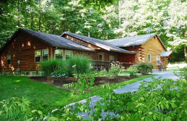 Countryside Cabin Suite: Luxurious Cabin Suite in Amish Country, Ohio