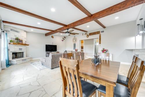 Countryside Texas Home with Fire Pit!